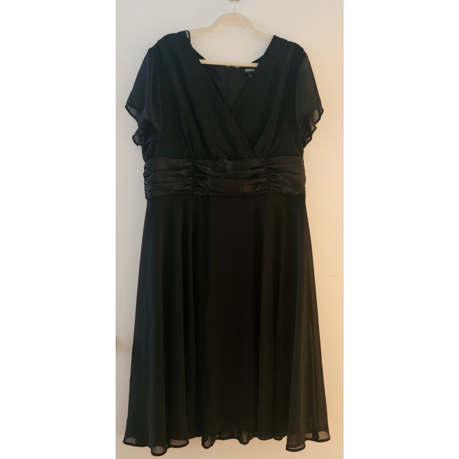 Vintage Black Dress Formal Short Sleeves Size 18 V-Neck Satin Waist Tuxedo